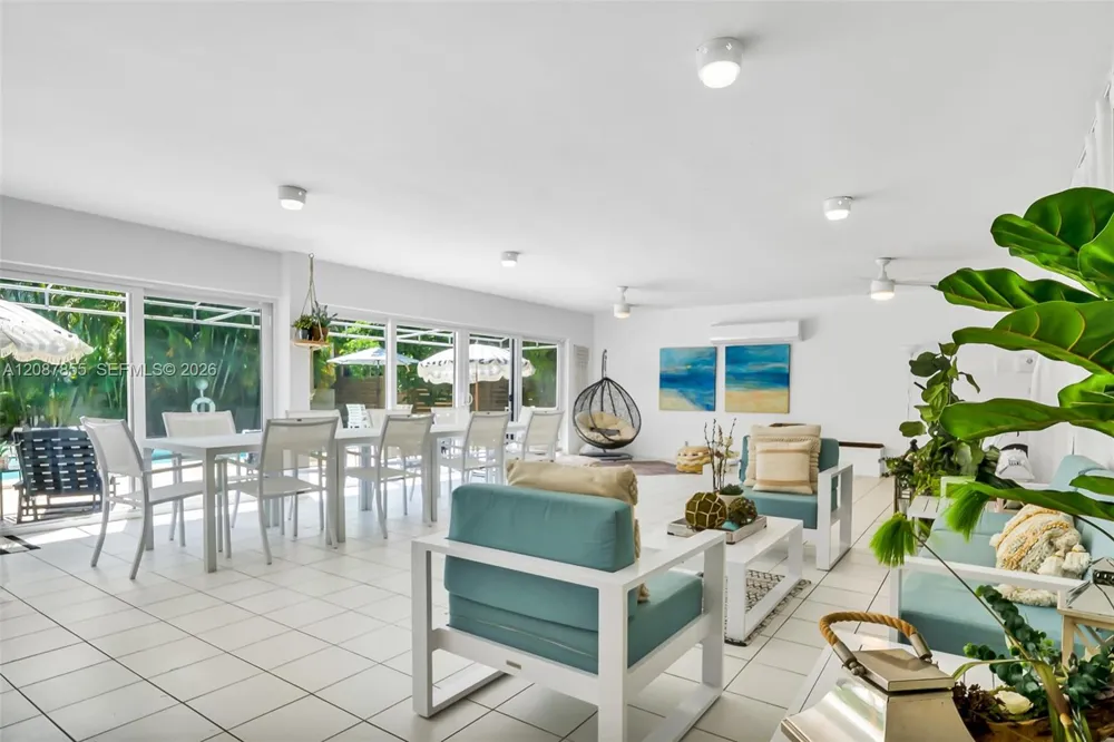 260 Sunrise Dr #D Key Biscayne, FL 33149