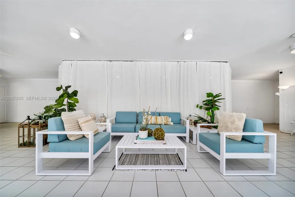 260 Sunrise Dr #D Key Biscayne, FL 33149