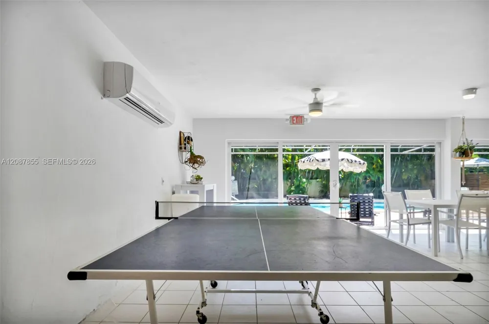 260 Sunrise Dr #D Key Biscayne, FL 33149