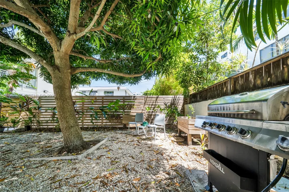 260 Sunrise Dr #D Key Biscayne, FL 33149
