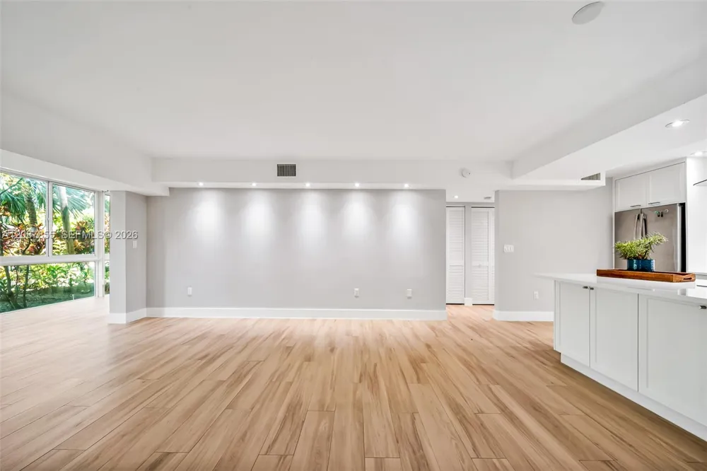 260 Sunrise Dr #D Key Biscayne, FL 33149