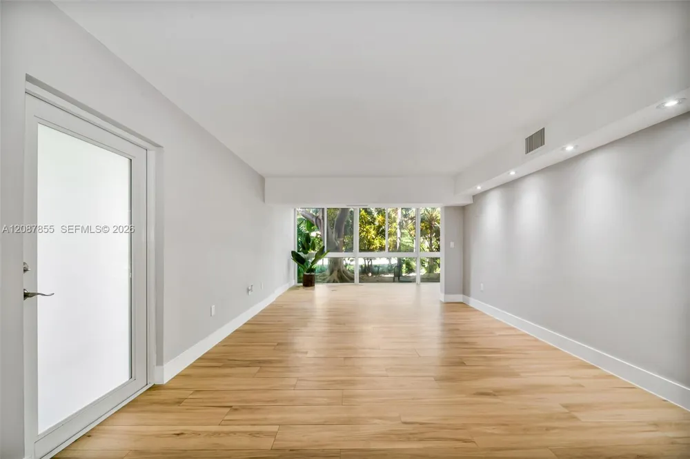 260 Sunrise Dr #D Key Biscayne, FL 33149