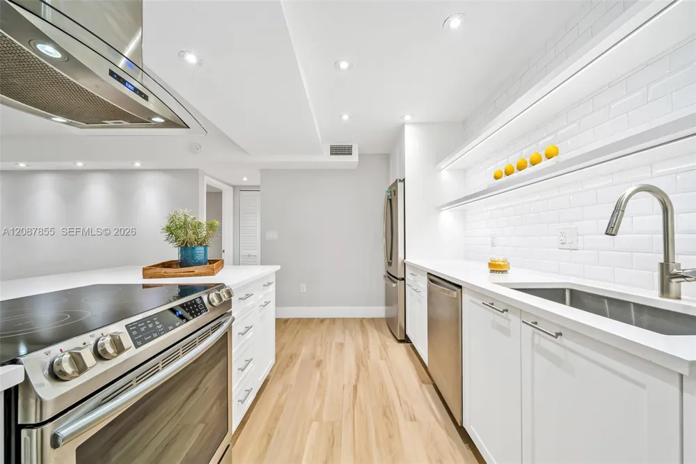 260 Sunrise Dr #D Key Biscayne, FL 33149