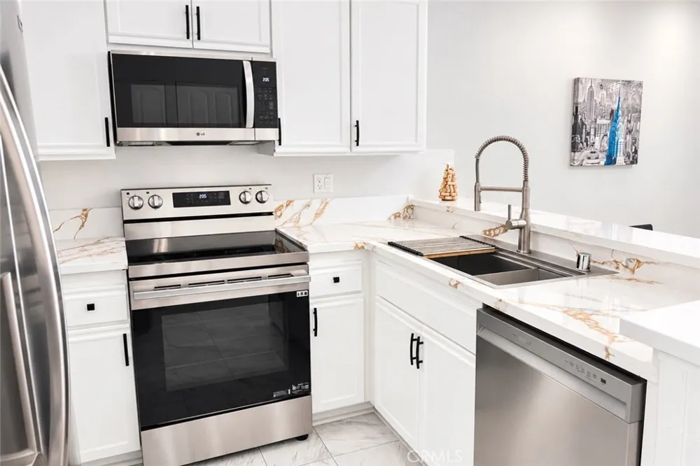 2456 Pleasant Way #A Thousand Oaks, CA 91362
