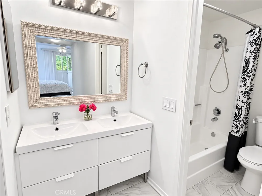2456 Pleasant Way #A Thousand Oaks, CA 91362