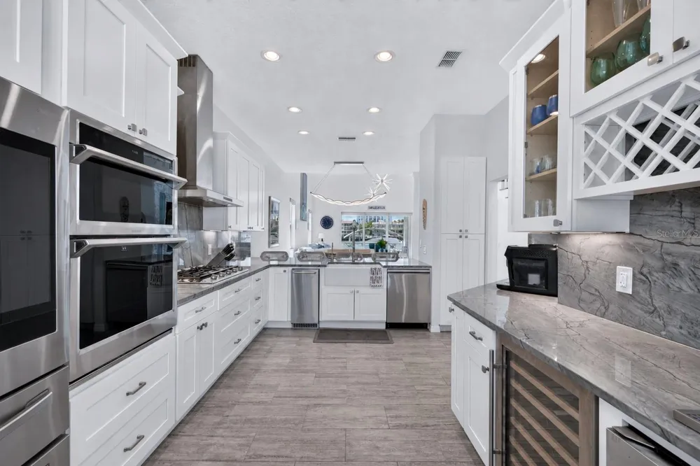 141 BAYSIDE DRIVE Clearwater, FL 33767