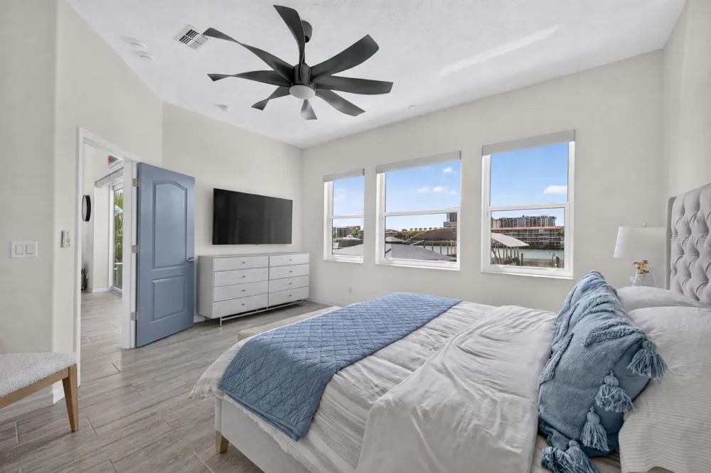 141 BAYSIDE DRIVE Clearwater, FL 33767