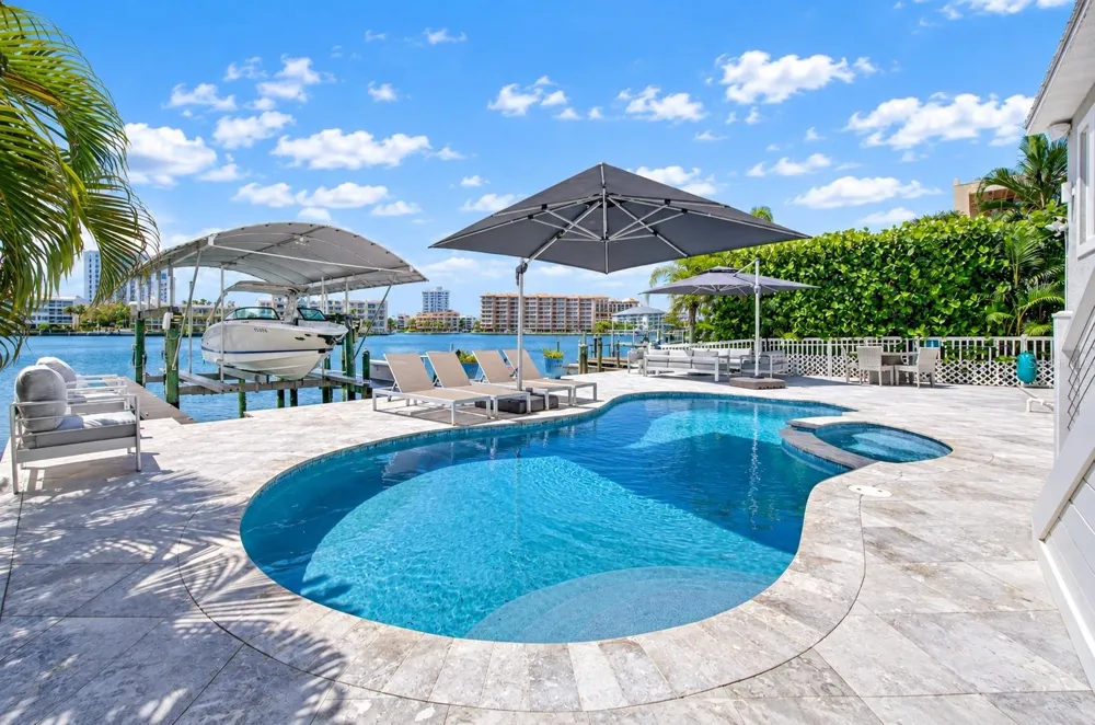 141 BAYSIDE DRIVE Clearwater, FL 33767