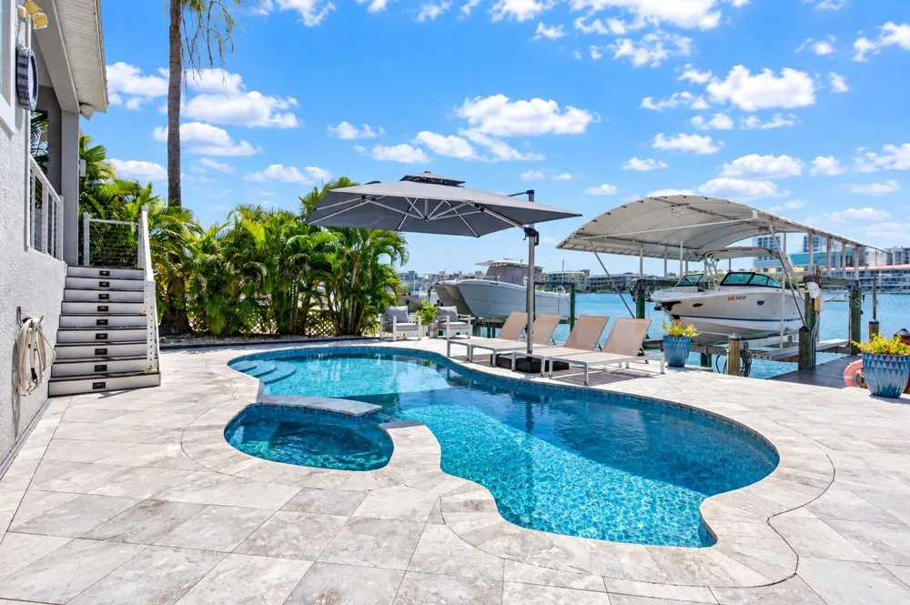 141 BAYSIDE DRIVE Clearwater, FL 33767