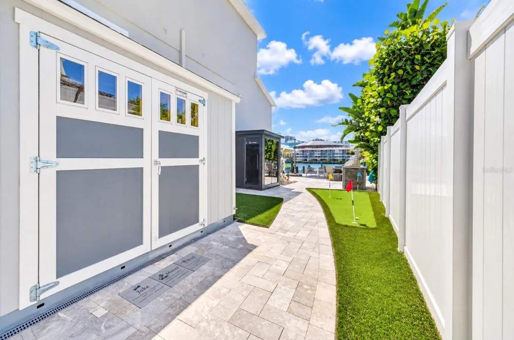 141 BAYSIDE DRIVE Clearwater, FL 33767