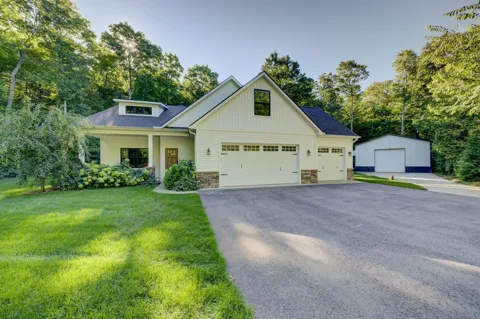 359 W Valley Road