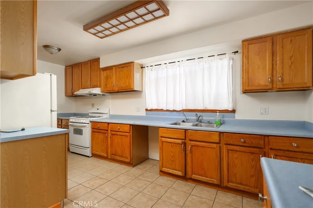 1050 W Avenue J13 Lancaster, CA 93534