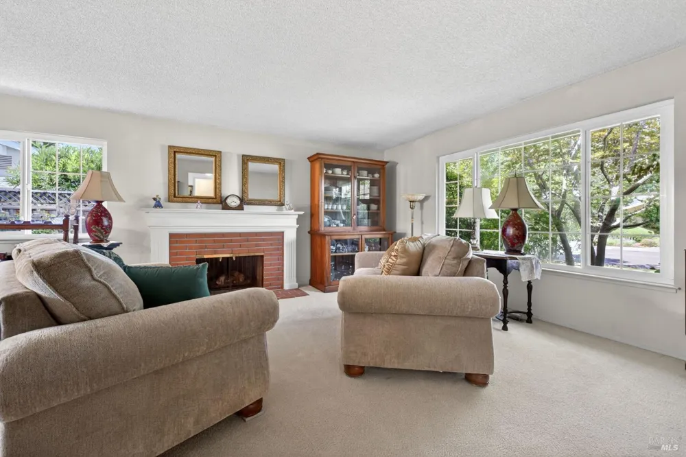 7569 Oak Leaf Drive Santa Rosa, CA 95409