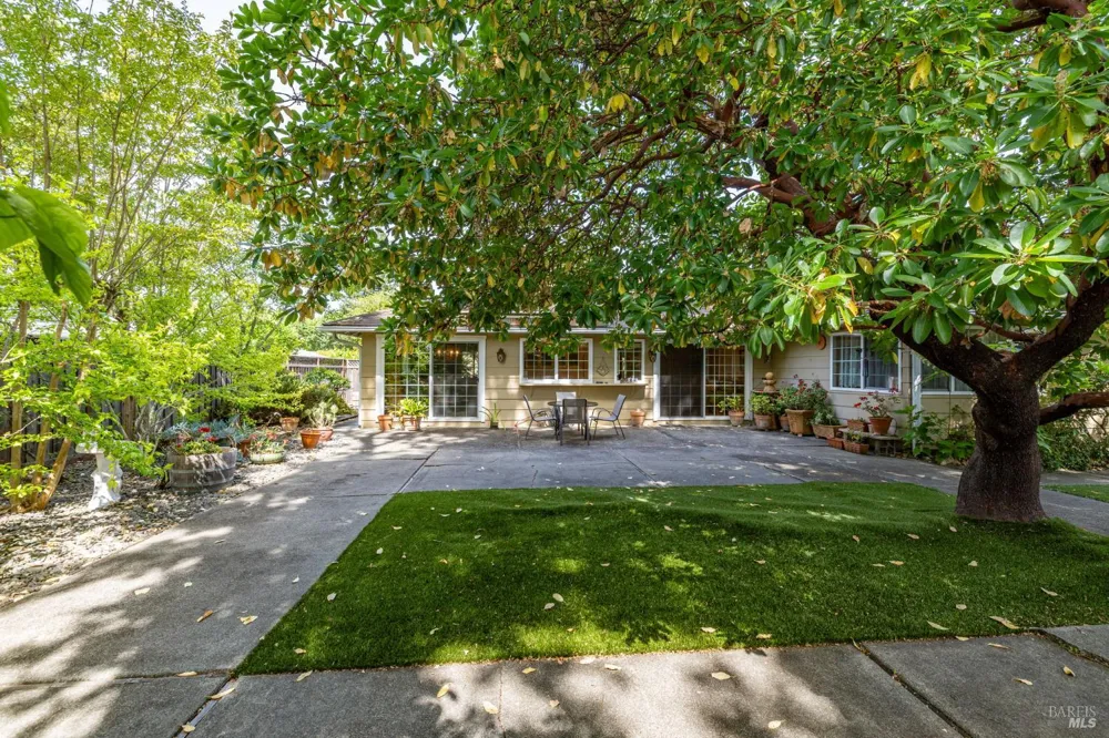 7569 Oak Leaf Drive Santa Rosa, CA 95409