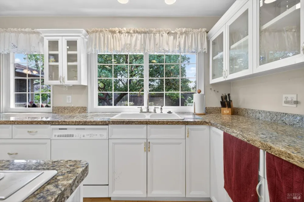 7569 Oak Leaf Drive Santa Rosa, CA 95409