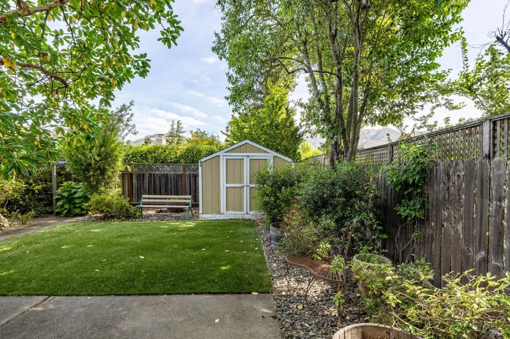 7569 Oak Leaf Drive Santa Rosa, CA 95409