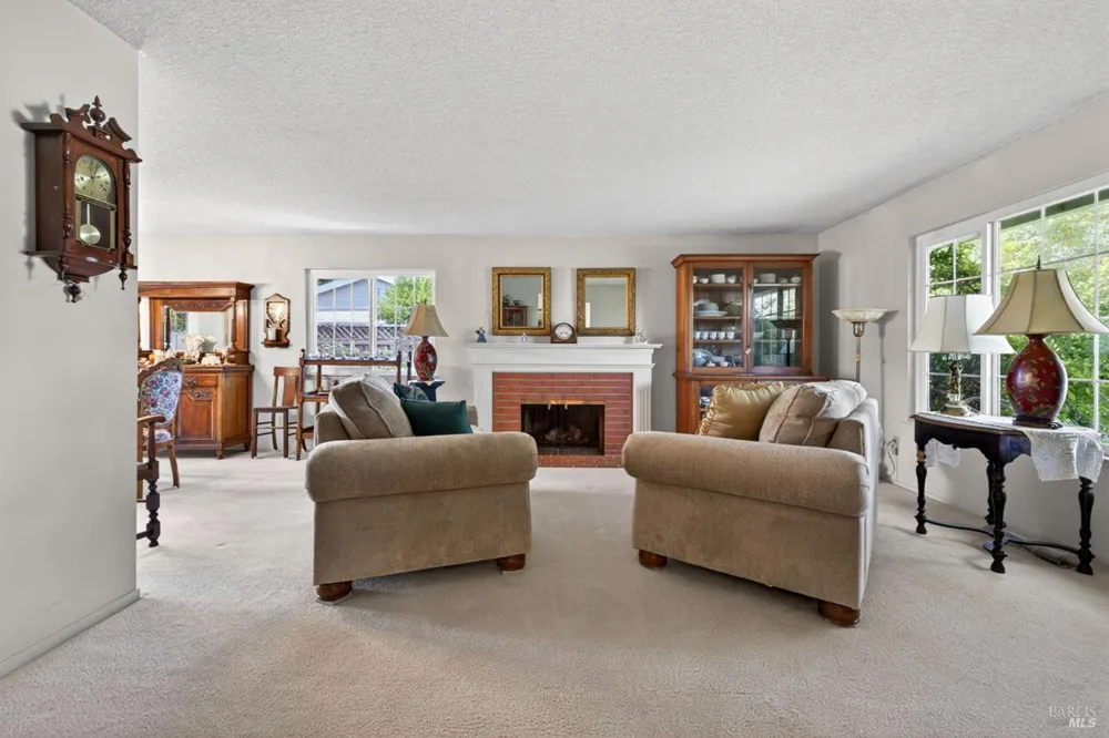 7569 Oak Leaf Drive Santa Rosa, CA 95409