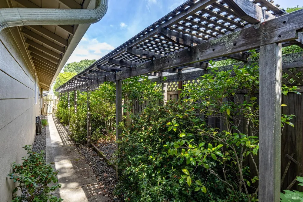 7569 Oak Leaf Drive Santa Rosa, CA 95409