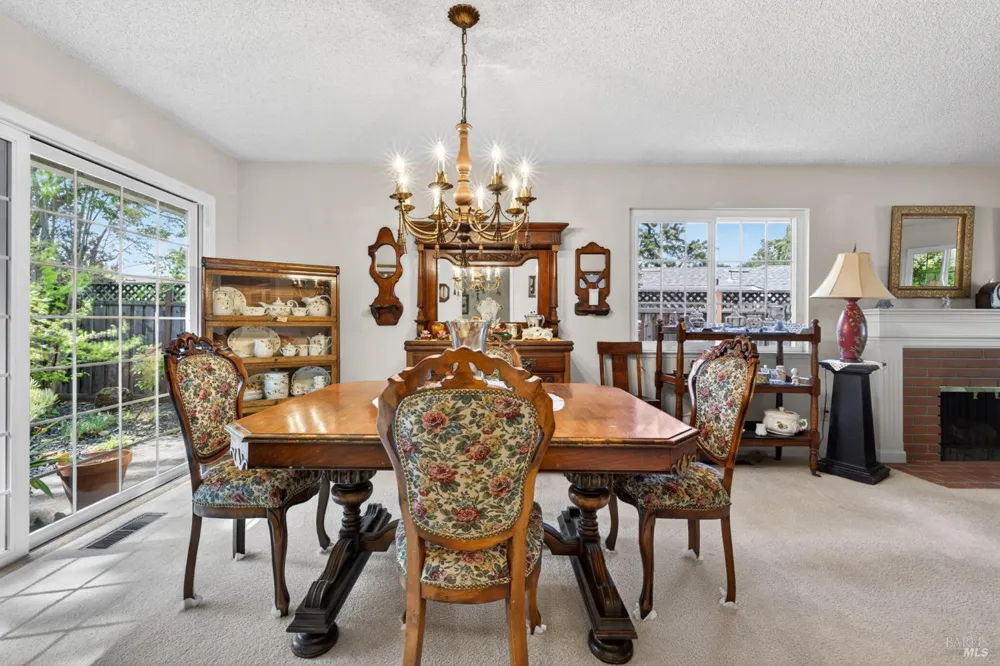 7569 Oak Leaf Drive Santa Rosa, CA 95409