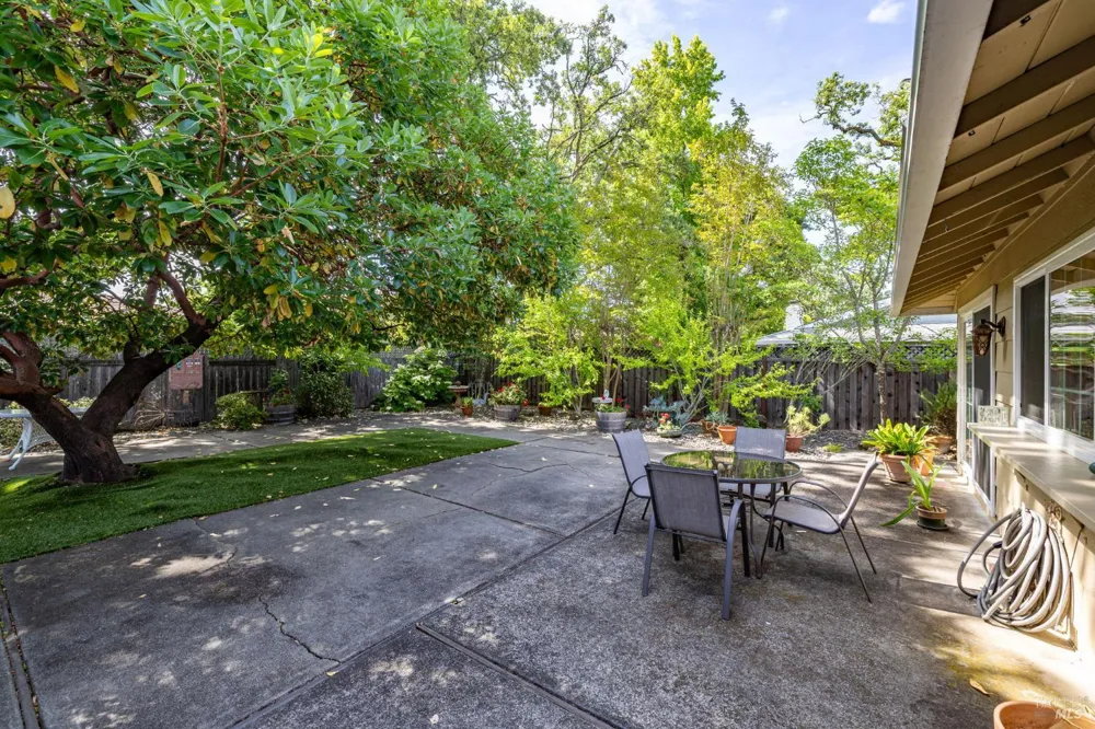 7569 Oak Leaf Drive Santa Rosa, CA 95409