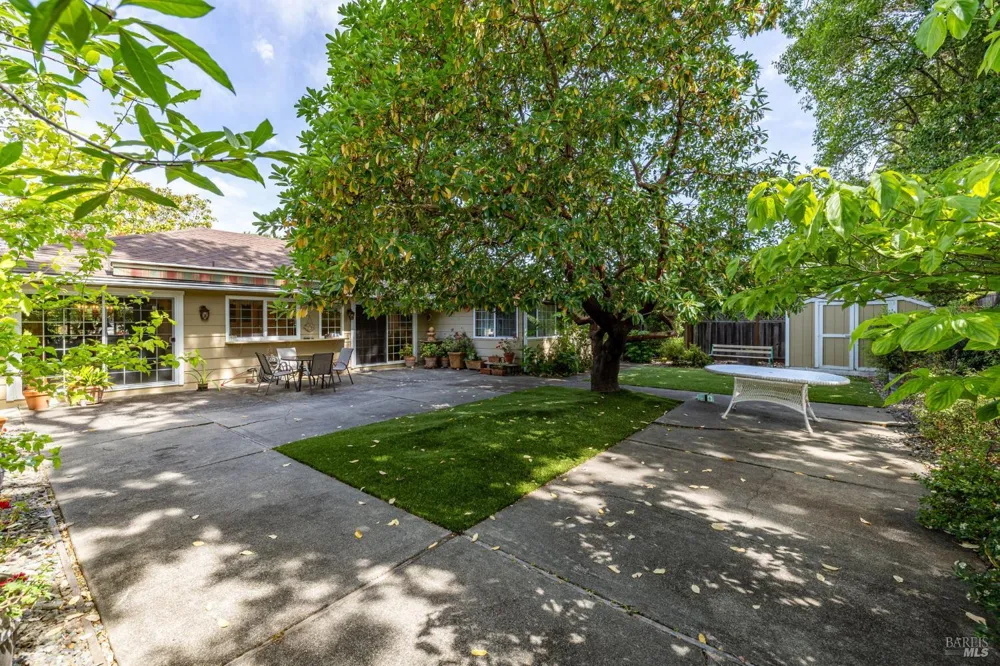 7569 Oak Leaf Drive Santa Rosa, CA 95409