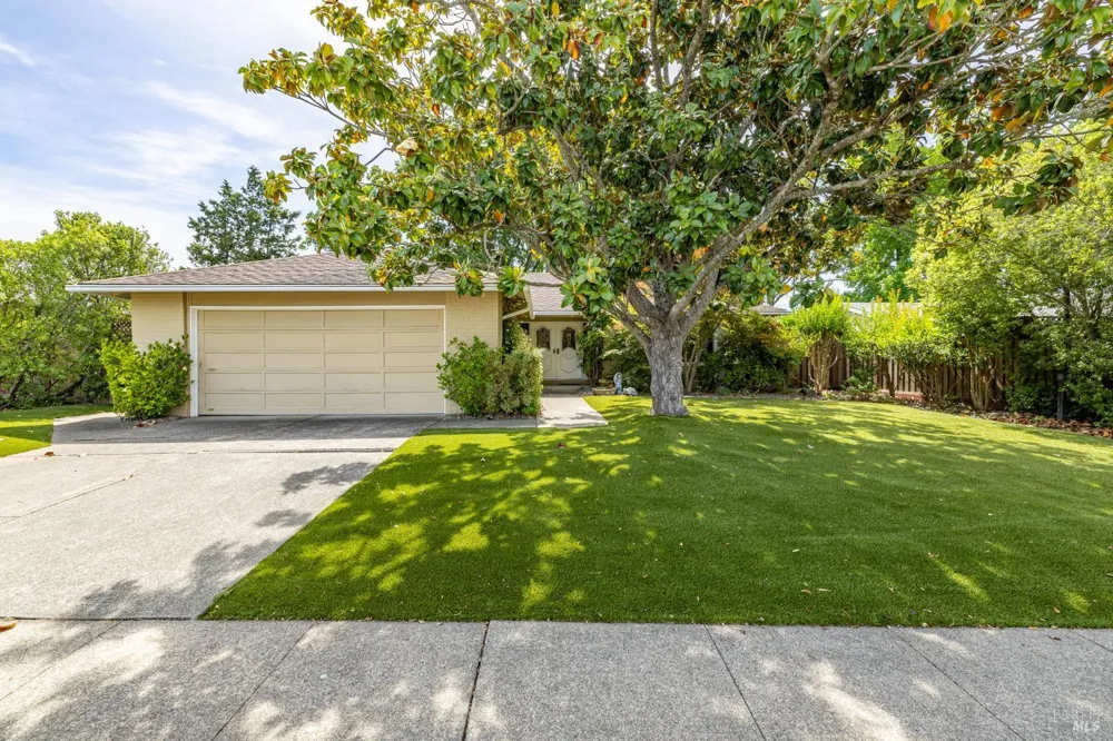 7569 Oak Leaf Drive Santa Rosa, CA 95409