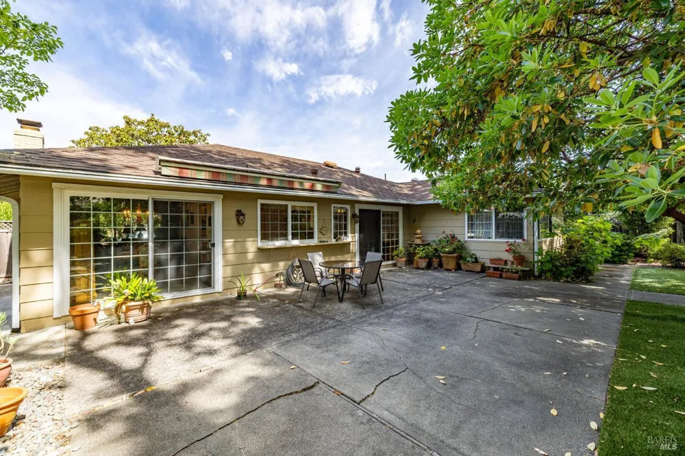 7569 Oak Leaf Drive Santa Rosa, CA 95409