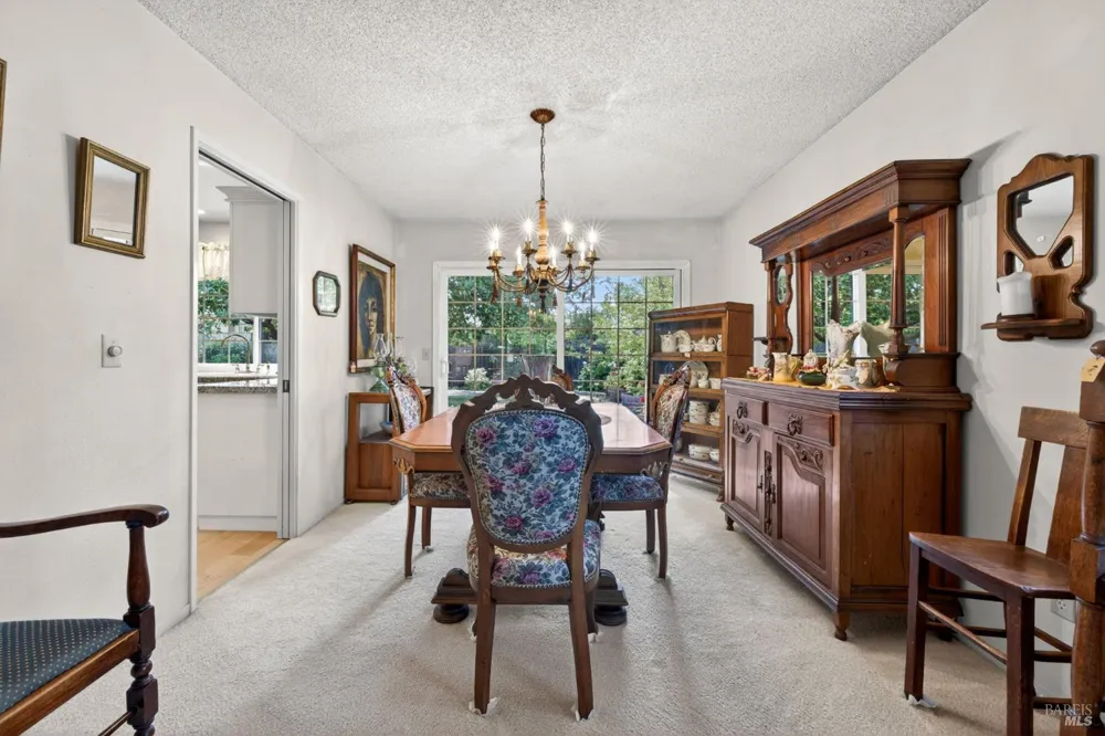 7569 Oak Leaf Drive Santa Rosa, CA 95409