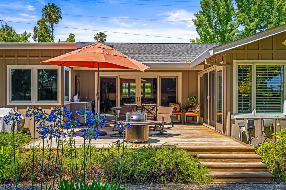 1597 Sulphur Springs Avenue St. Helena, CA 94574