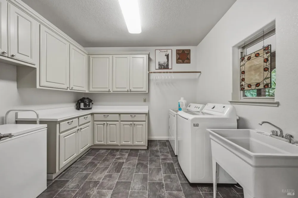 15785 Rainbow Drive Cobb, CA 95426