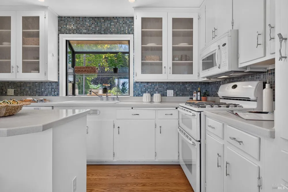 7180 Evan Avenue Sebastopol, CA 95472