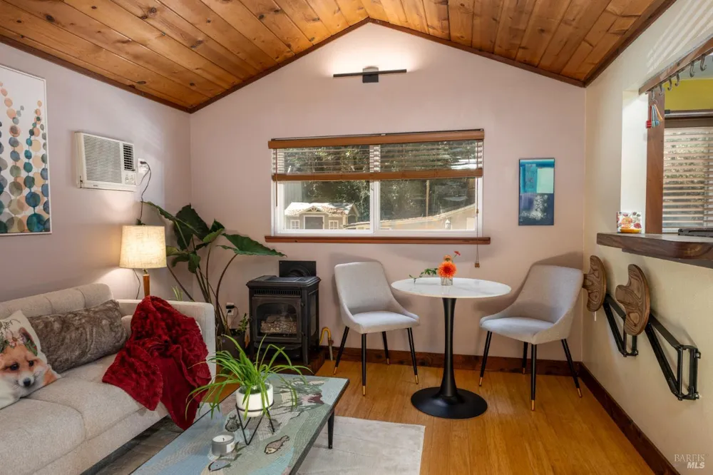 9195 Rio Dell Court Forestville, CA 95436