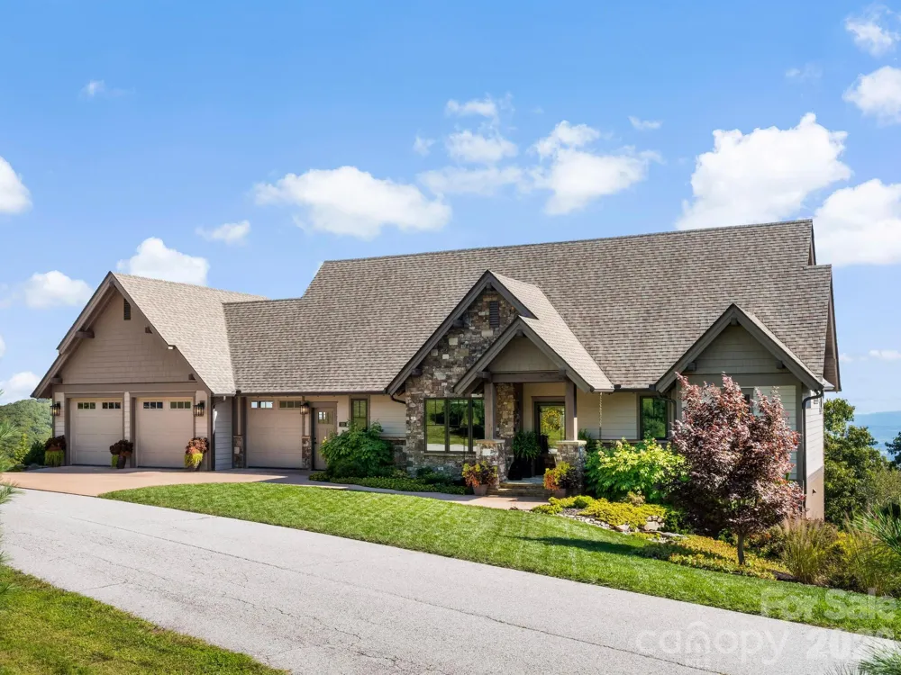 320 Summerset Drive Hendersonville, NC 28792