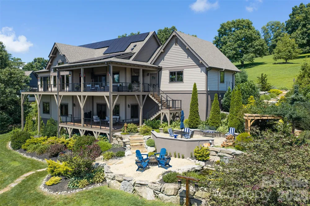 320 Summerset Drive Hendersonville, NC 28792