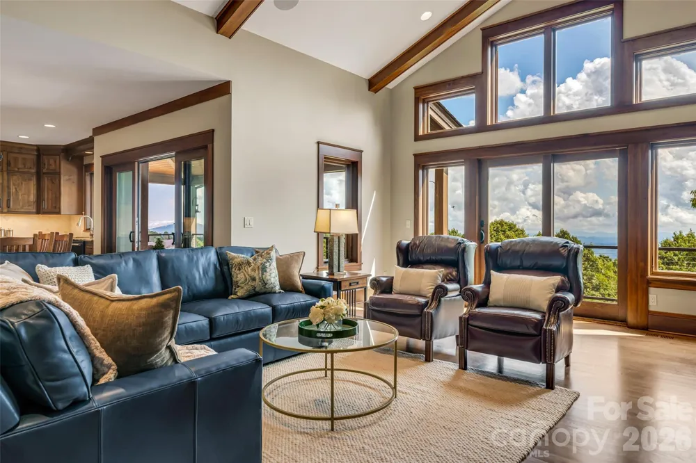 320 Summerset Drive Hendersonville, NC 28792