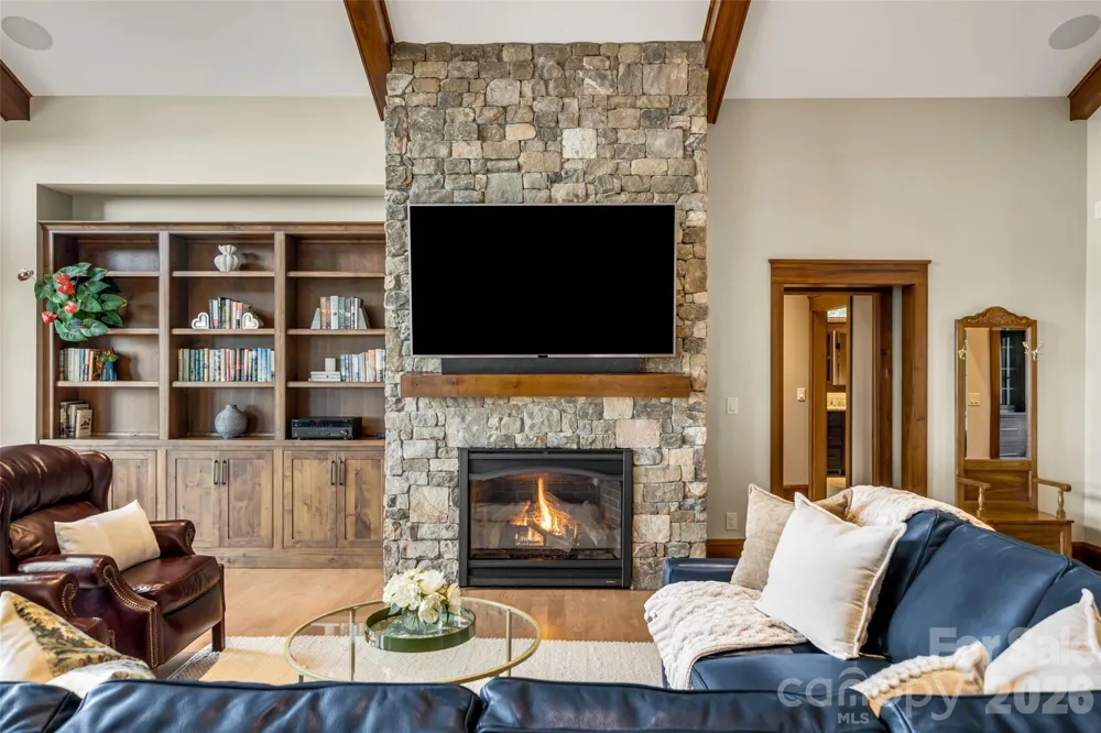 320 Summerset Drive Hendersonville, NC 28792