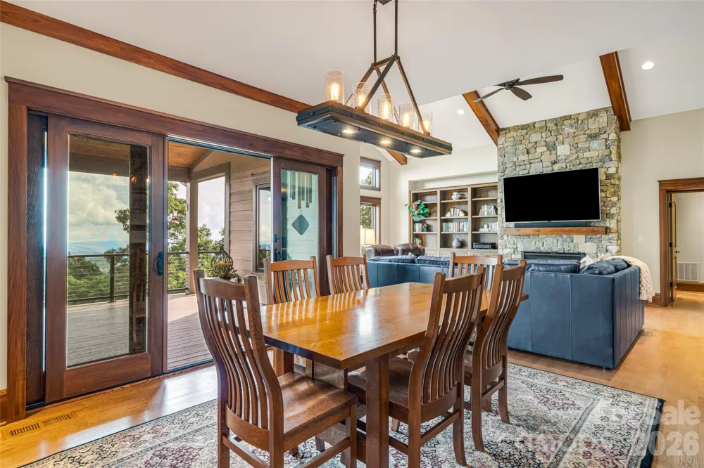 320 Summerset Drive Hendersonville, NC 28792
