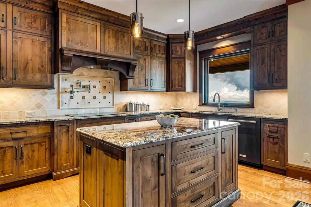 320 Summerset Drive Hendersonville, NC 28792