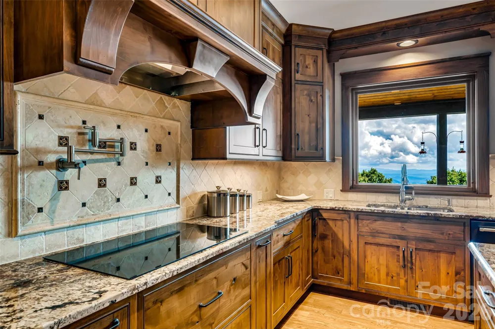320 Summerset Drive Hendersonville, NC 28792