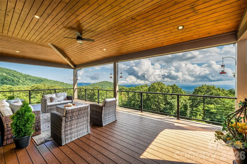 320 Summerset Drive Hendersonville, NC 28792