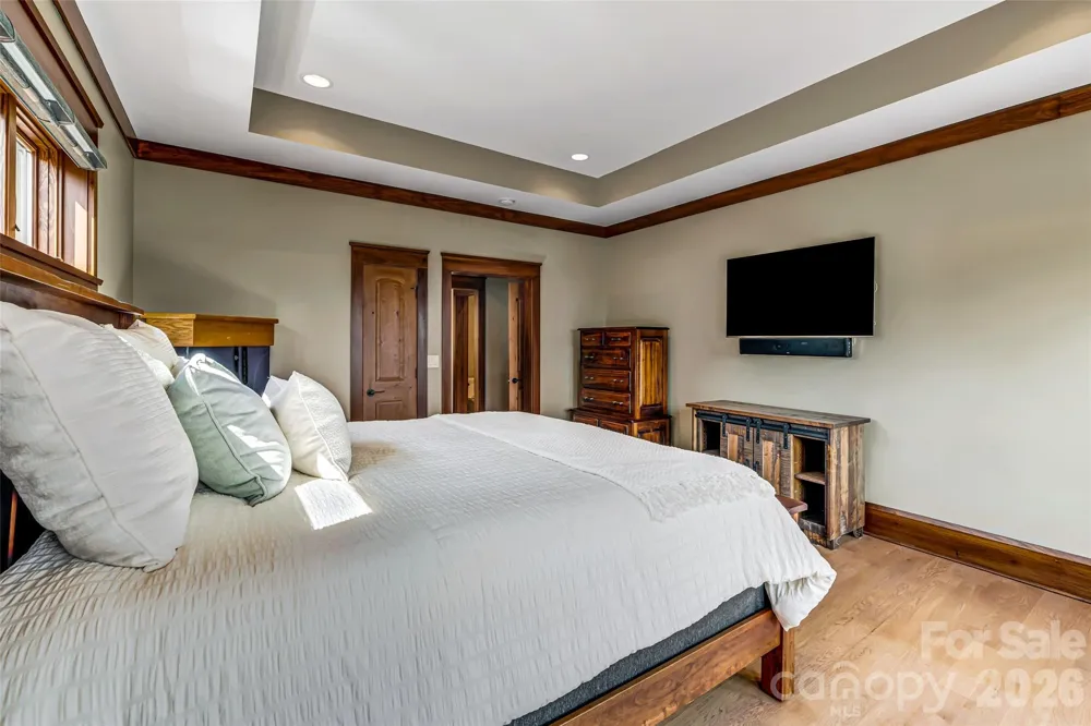 320 Summerset Drive Hendersonville, NC 28792