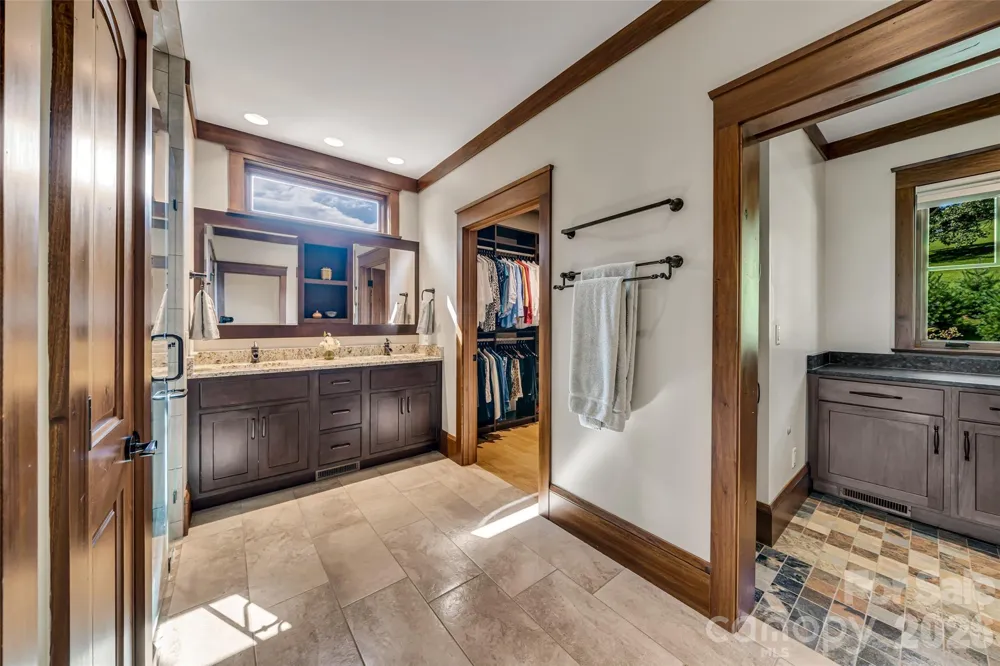 320 Summerset Drive Hendersonville, NC 28792