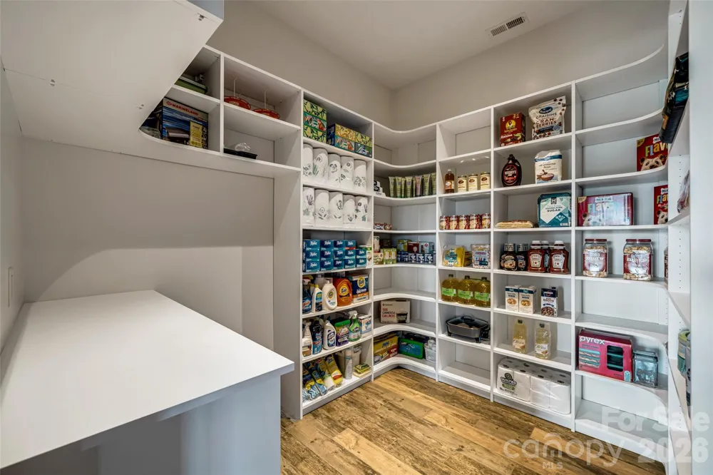 320 Summerset Drive Hendersonville, NC 28792