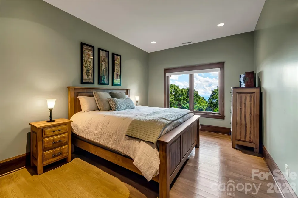 320 Summerset Drive Hendersonville, NC 28792
