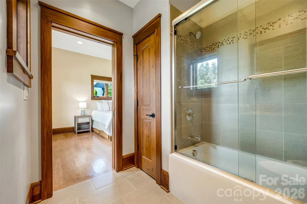 320 Summerset Drive Hendersonville, NC 28792