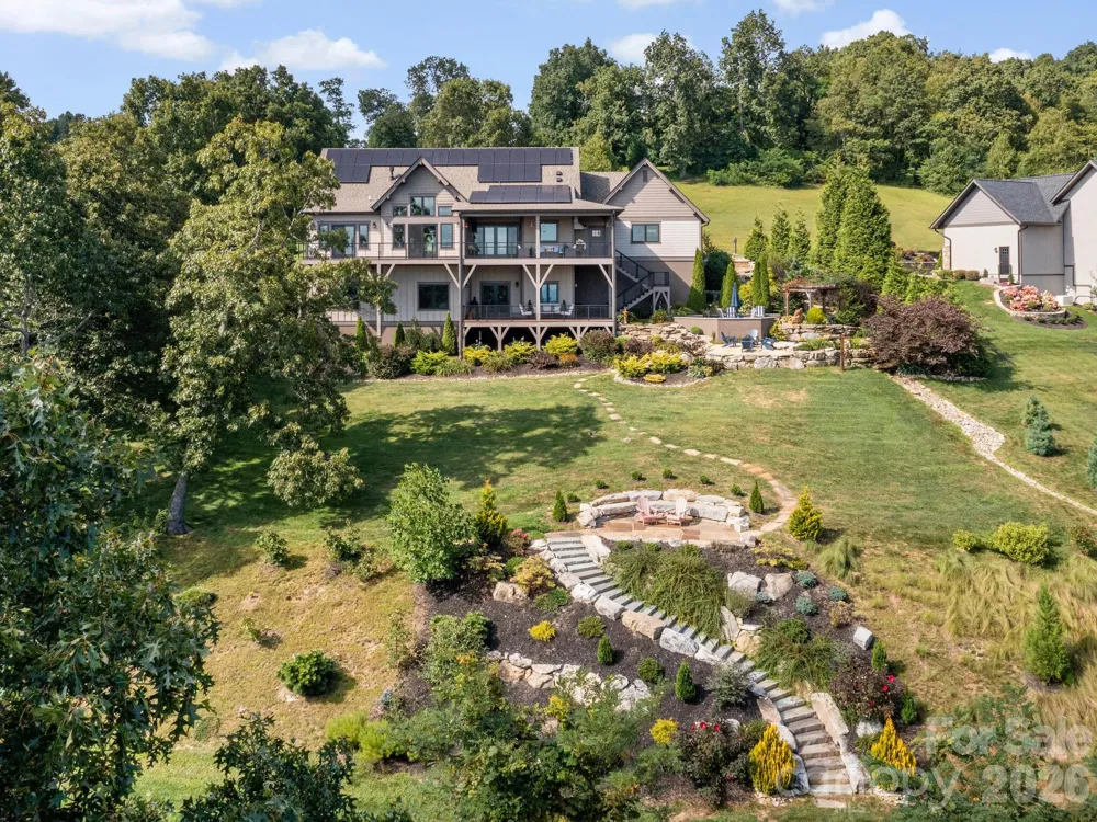 320 Summerset Drive Hendersonville, NC 28792