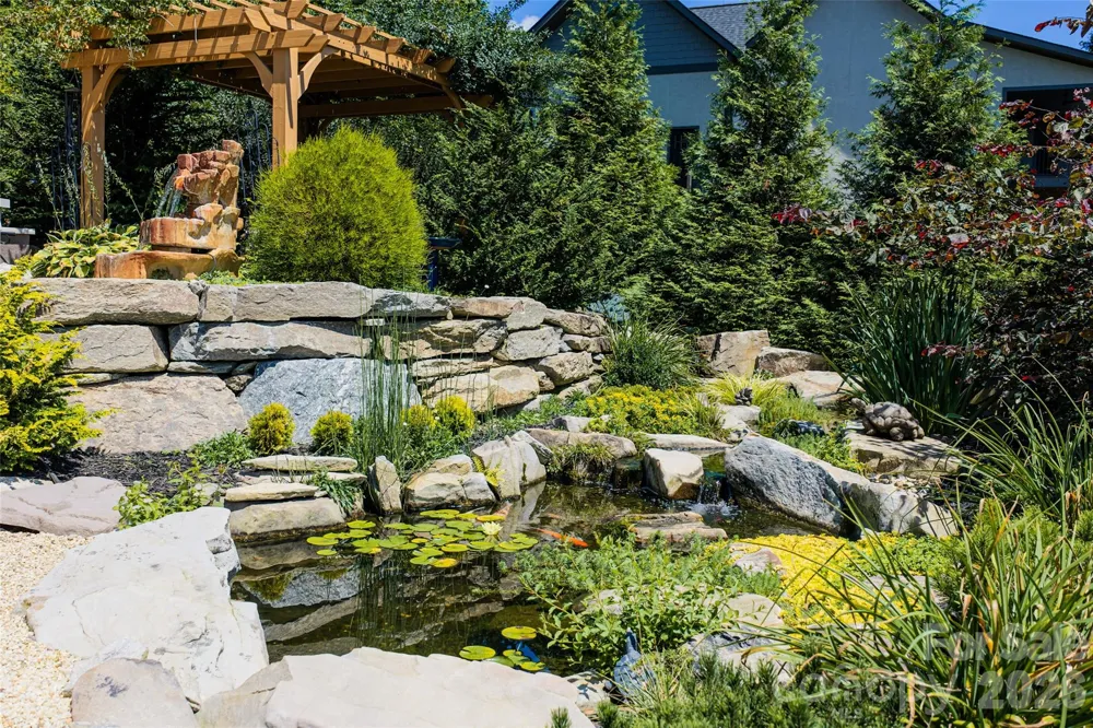320 Summerset Drive Hendersonville, NC 28792