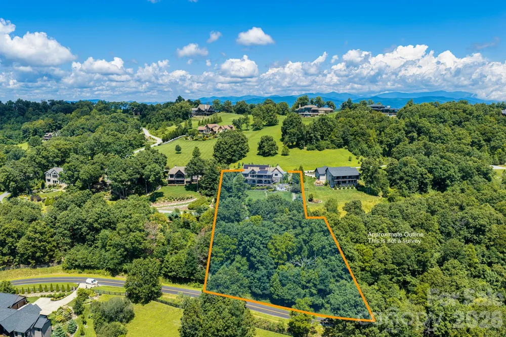 320 Summerset Drive Hendersonville, NC 28792