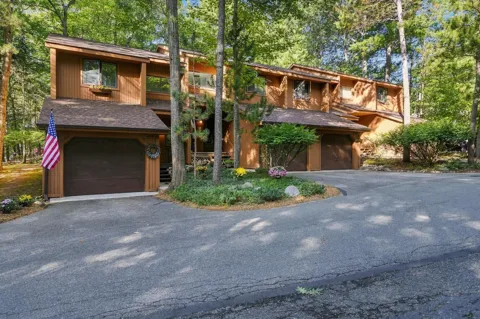 3919 Sherwood Forest Drive