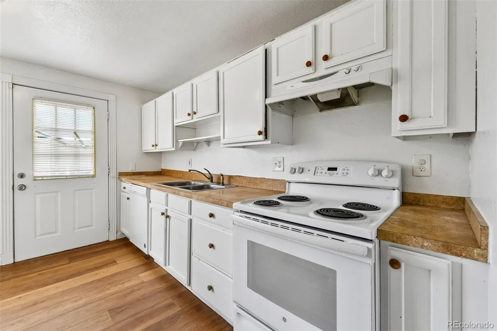 729 Havana Street Aurora, CO 80010